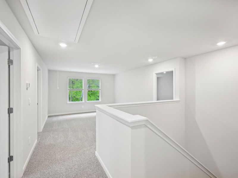 Spacious, unfurnished interior of a new home in Martin Springs - Estate Series, Lawrenceville (Image 17).