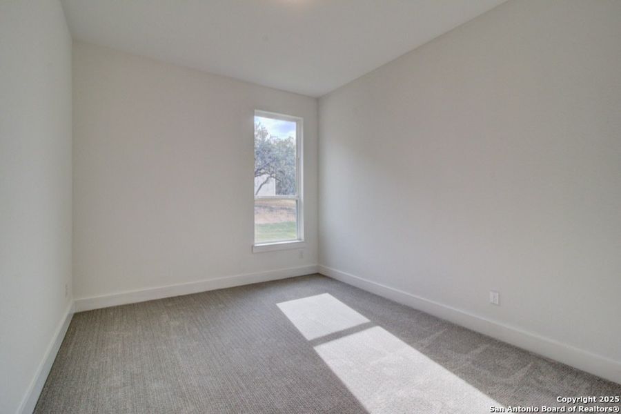 Spacious, unfurnished interior of a new home in Verandas at the Rim, San Antonio (Image 21).