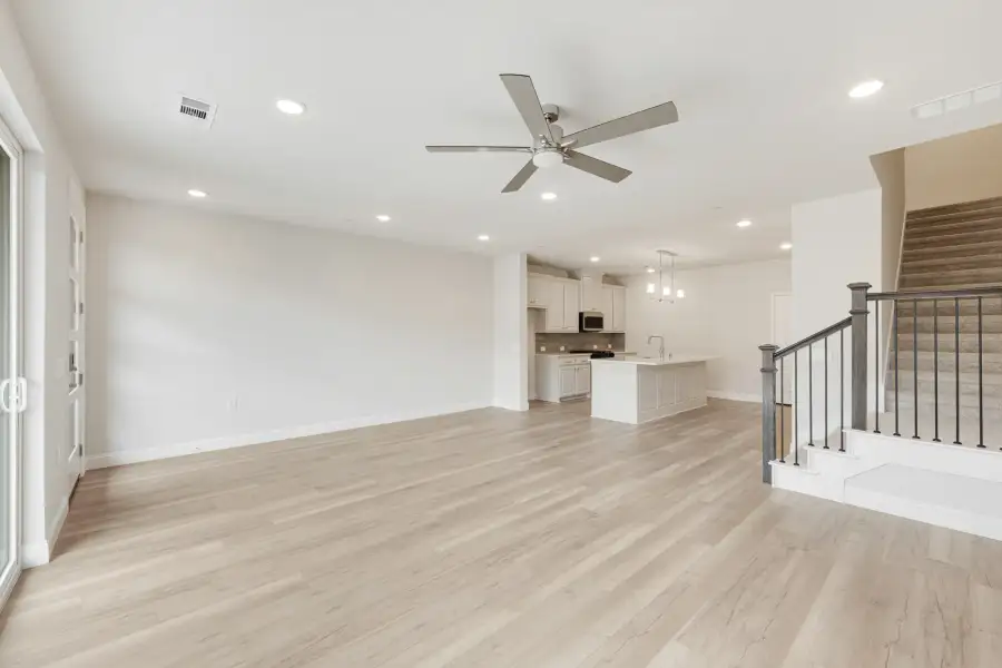 Spacious, unfurnished interior of a new home in Ten Mile Creek, Celina (Image 24).