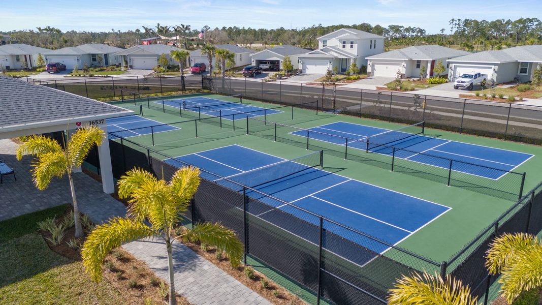 Community amenities in Crescent Lakes - Premier Series, Punta Gorda (Image 12).