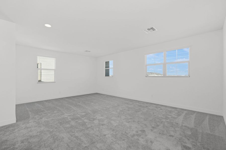 Spacious, unfurnished interior of a new home in Artisan at Asante, Surprise (Image 34).