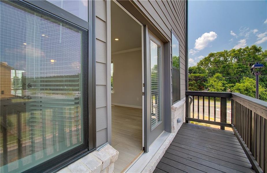 Exterior details and patio area of a home in Silverock, McDonough (Image 3).