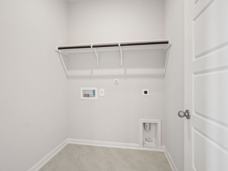 Spacious, unfurnished interior of a new home in Lark Canyon, New Braunfels (Image 22).