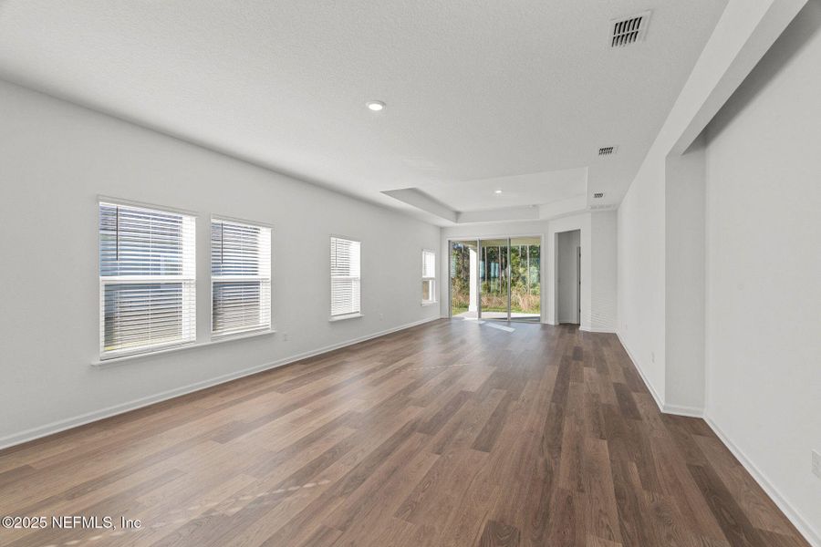 Spacious, unfurnished interior of a new home in Beacon Lake, St. Augustine (Image 15).