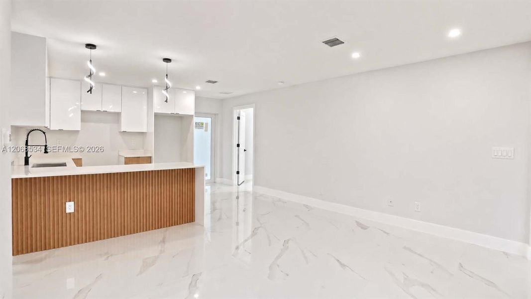 Spacious, unfurnished interior of a new home in , Lehigh Acres (Image 14).
