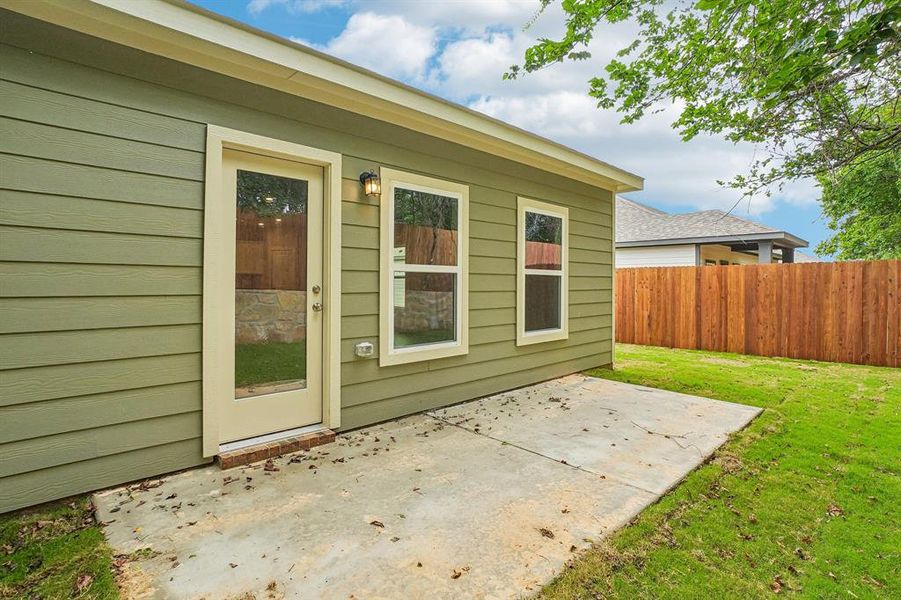 Exterior details and patio area of a home in Pennsylvania Avenue, Springtown (Image 4).