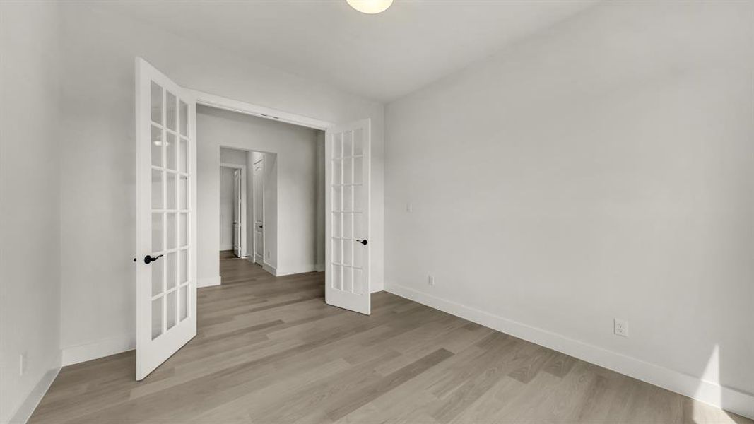 Spacious, unfurnished interior of a new home in Freeman Ranch, Weatherford (Image 32).