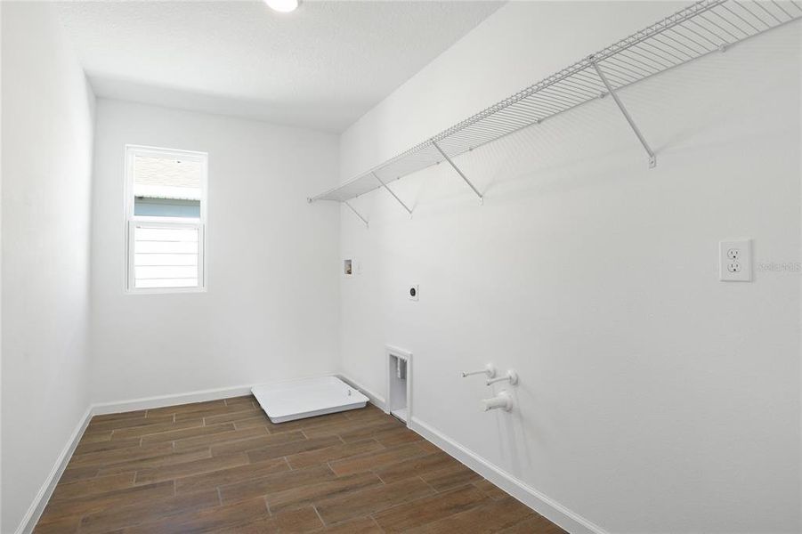 Spacious, unfurnished interior of a new home in Seasons at Shores of Lake Dell, Dundee (Image 16).