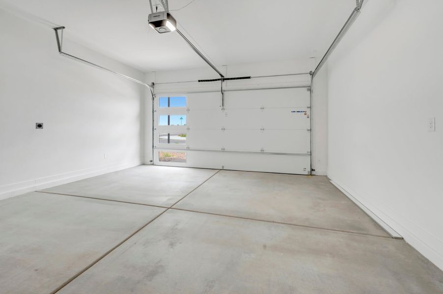 Spacious, unfurnished interior of a new home in Terraza, San Tan Valley (Image 32).