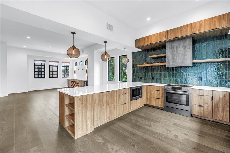 Furnished interior view inside a new home in East Oak Townhomes, Tampa (Image 3).