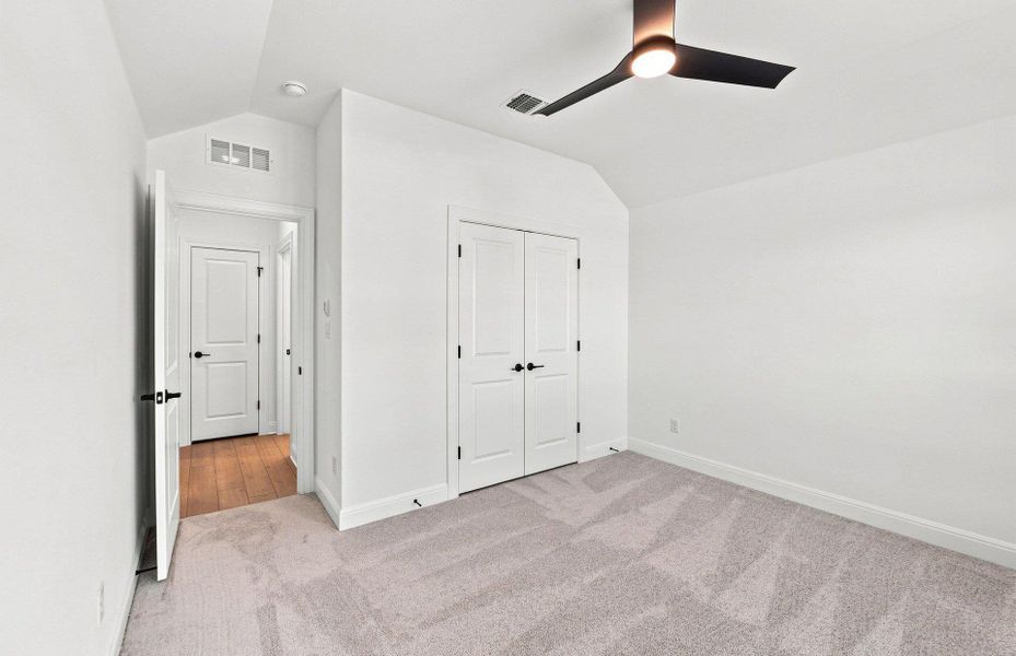 Spacious, unfurnished interior of a new home in Crescent Bluff, Georgetown (Image 26).