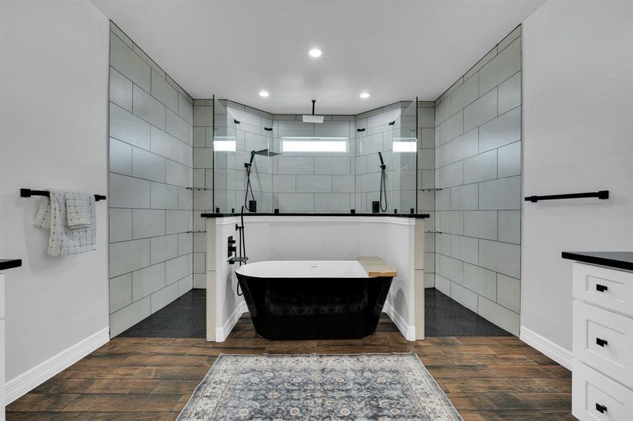 Furnished interior view inside a new home in , Waxahachie (Image 9).