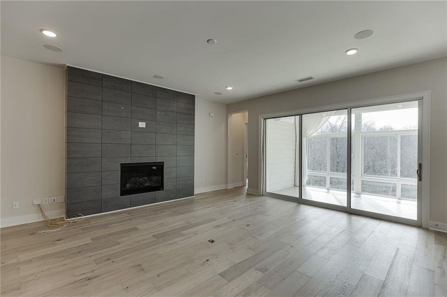 Spacious, unfurnished interior of a new home in The Retreat at Sterling on the Lake 48', Flowery Branch (Image 36).