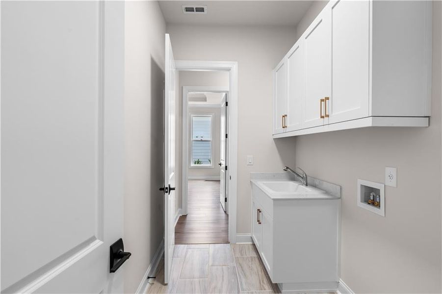 Furnished interior view inside a new home in Aberdeen, Hoschton (Image 11).