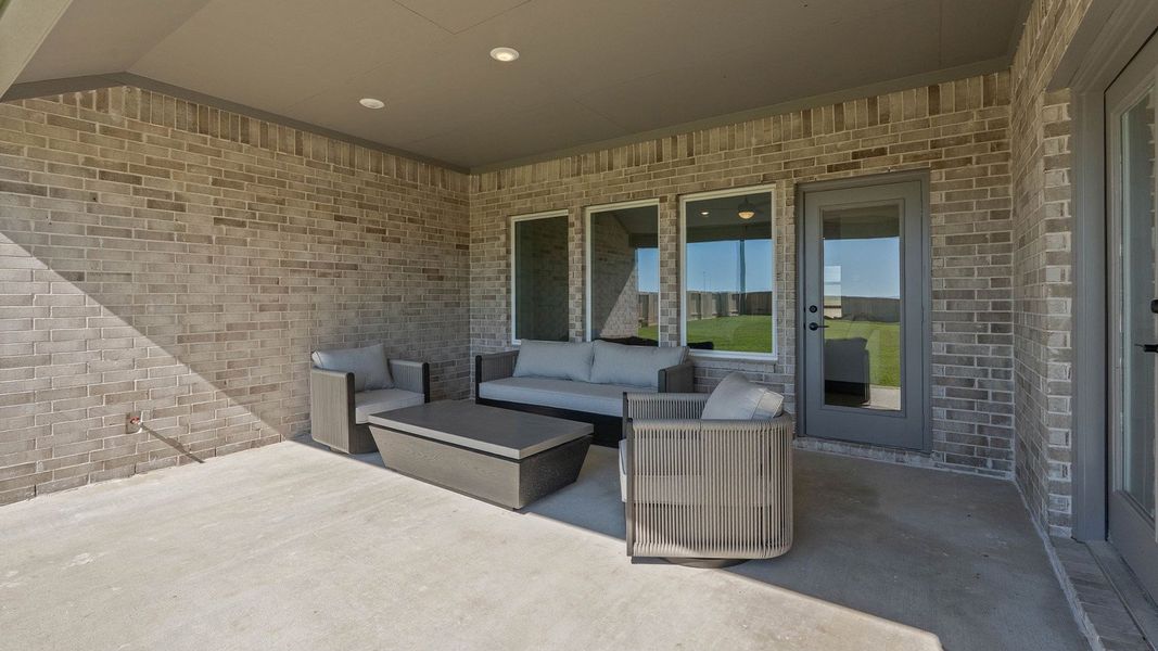 Representative exterior details of a home built from the E60B by D.R. Horton in Riverside Estates, Baytown (Image 3).