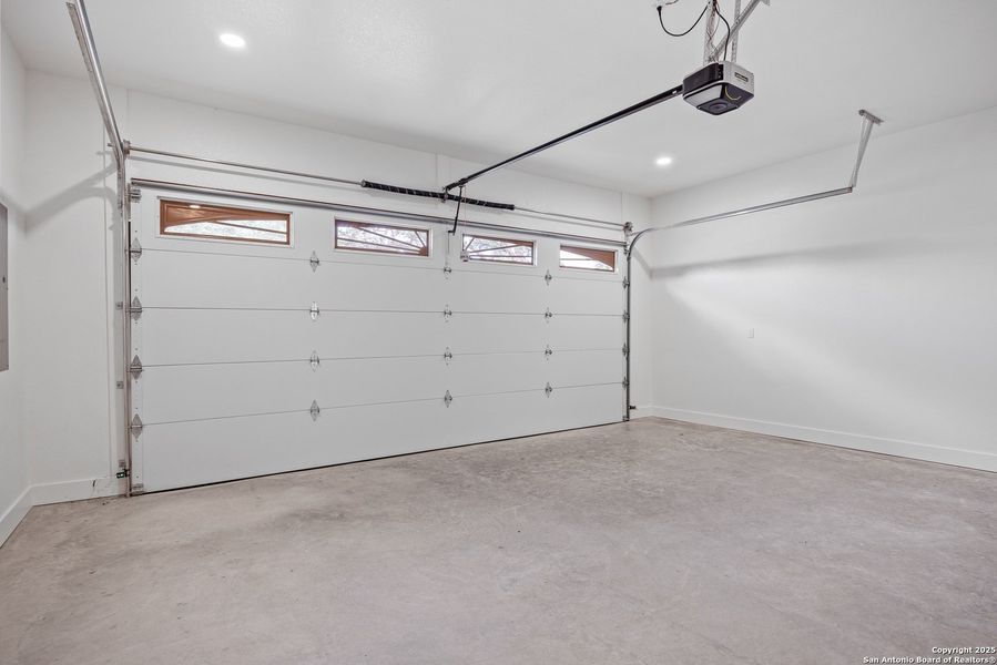 Spacious, unfurnished interior of a new home in , Kerrville (Image 16).