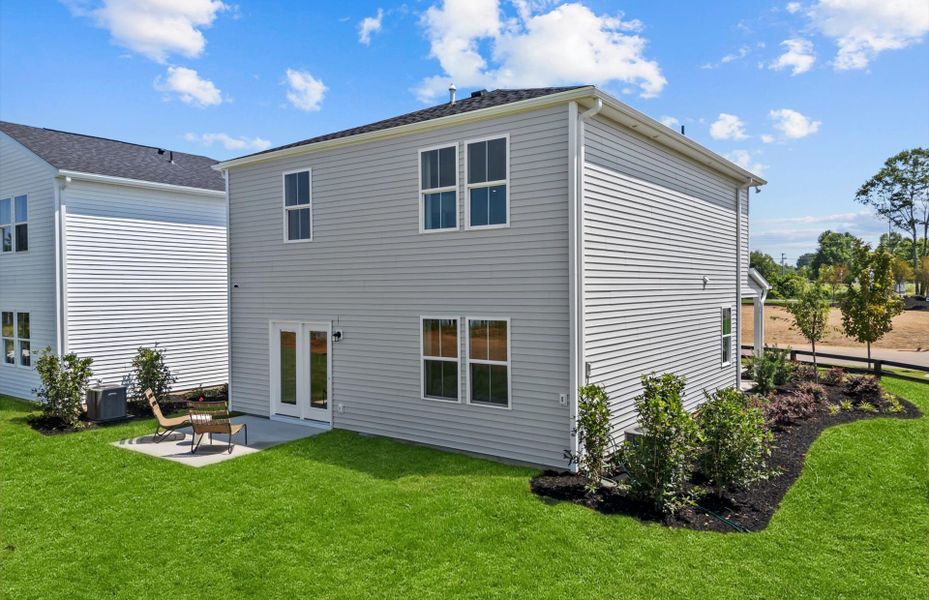 Representative exterior details of a home built from the Longspur by Pulte Homes in Crestview, Spartanburg (Image 4).