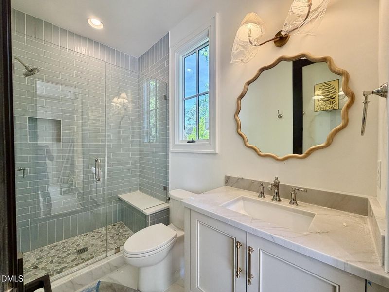 885C8118-3F9E-46BE-A7E4-06EF38764B4F_1_1