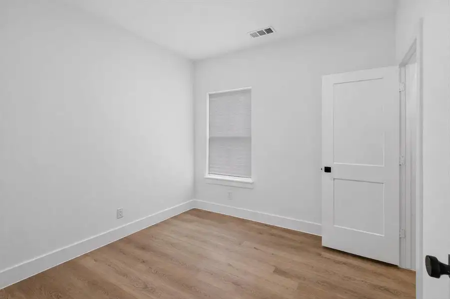 Spacious, unfurnished interior of a new home in , Dallas (Image 12).