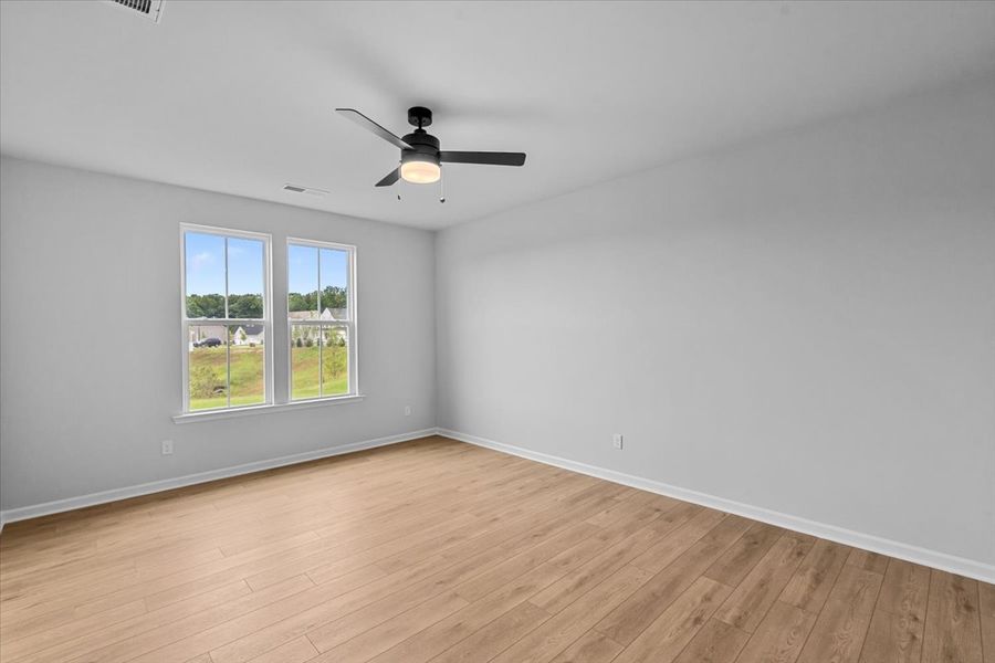 Spacious, unfurnished interior of a new home in Fieldstone, Lexington (Image 26).