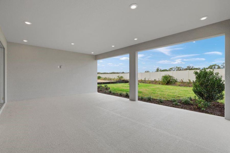 Spacious, unfurnished interior of a new home in Esplanade at Wiregrass Ranch, Wesley Chapel (Image 34).