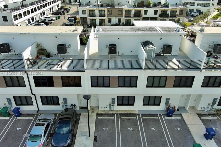 Condo located in Homestead, FL showcasing its design and architecture (Image 4).