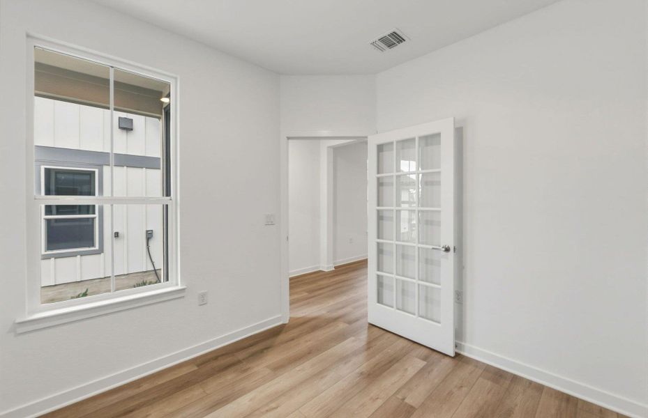 Spacious, unfurnished interior of a new home in Sun City Texas, Georgetown (Image 20).