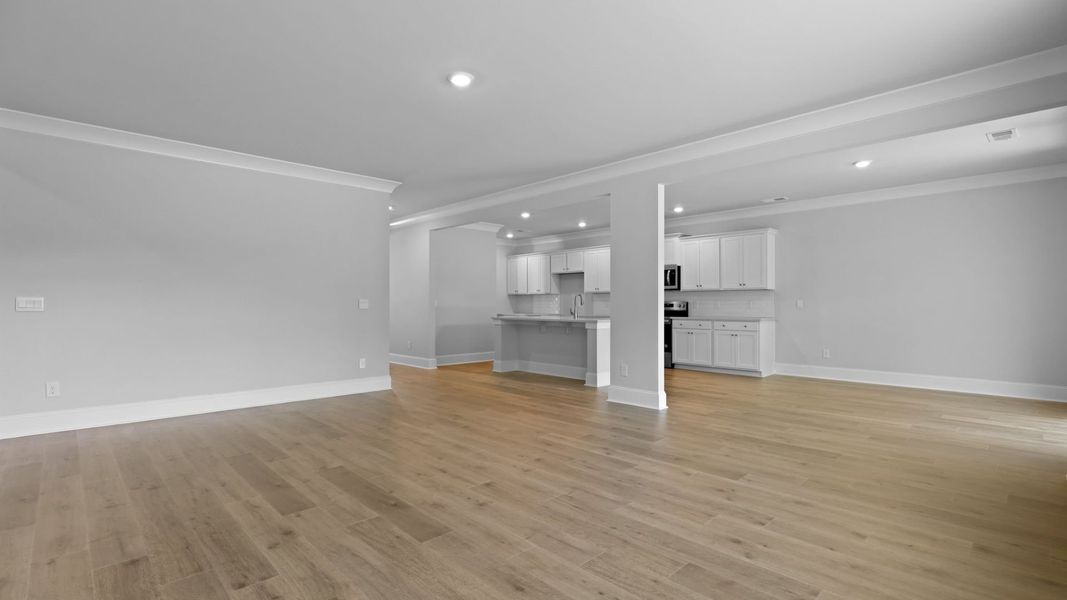 Spacious, unfurnished interior of a new home in Sheep Island, Summerville (Image 18).