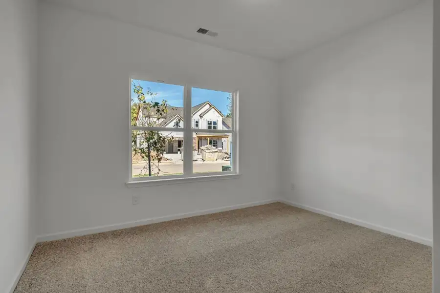 Spacious, unfurnished interior of a new home in Stratford Station, Lebanon (Image 20).