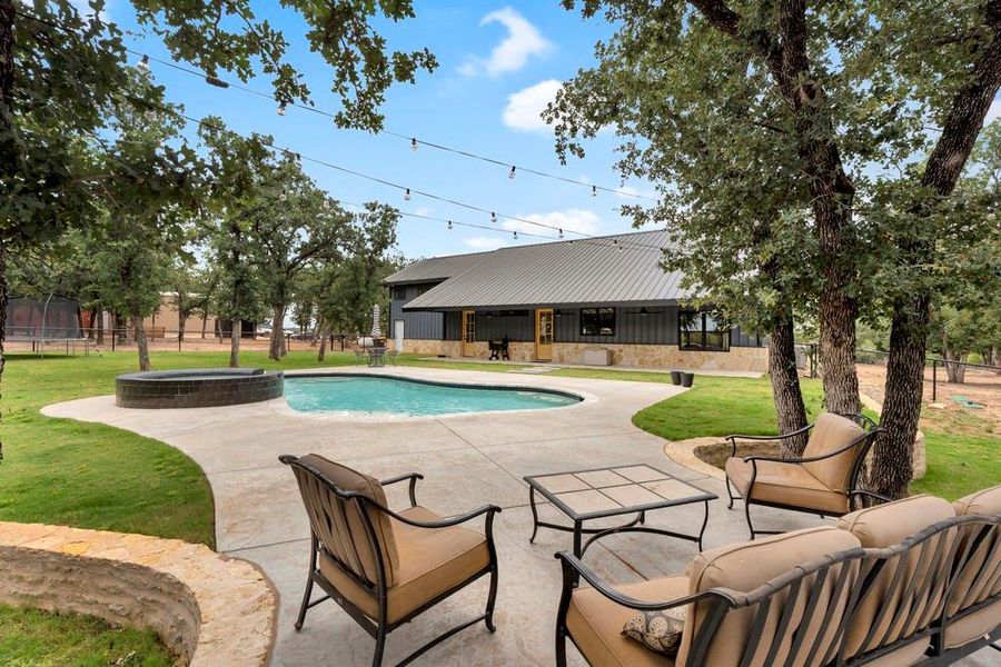 Community amenities in , Tolar (Image 32).