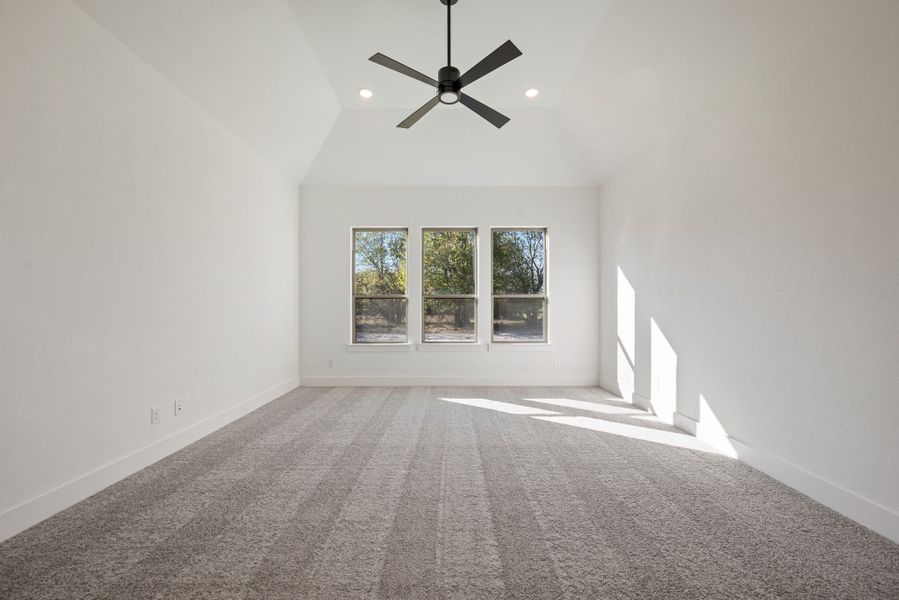 Spacious, unfurnished interior of a new home in Rolling Creek Ranch, Aledo (Image 41).