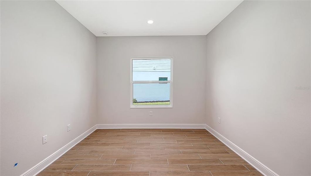 Spacious, unfurnished interior of a new home in Grand Park, Sarasota (Image 43).