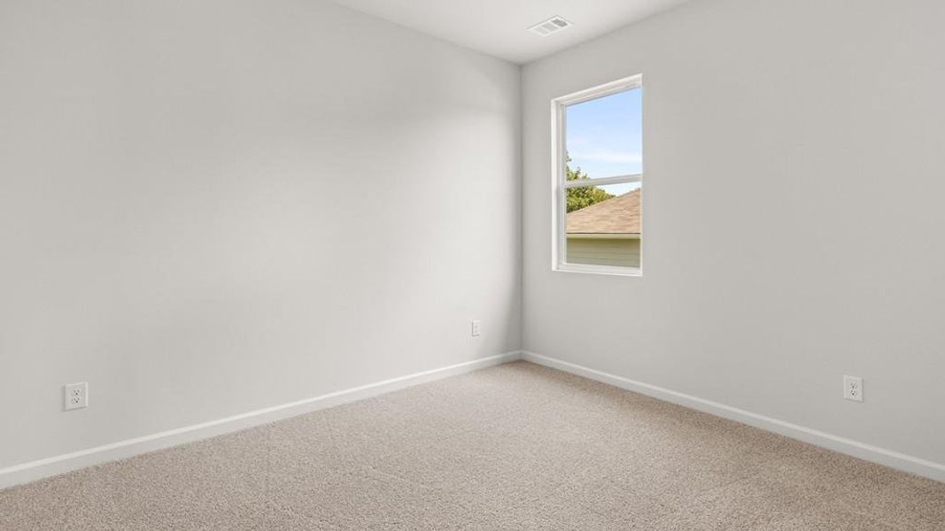 Spacious, unfurnished interior of a new home in Oaks at Cedar Grove, Fairburn (Image 24).