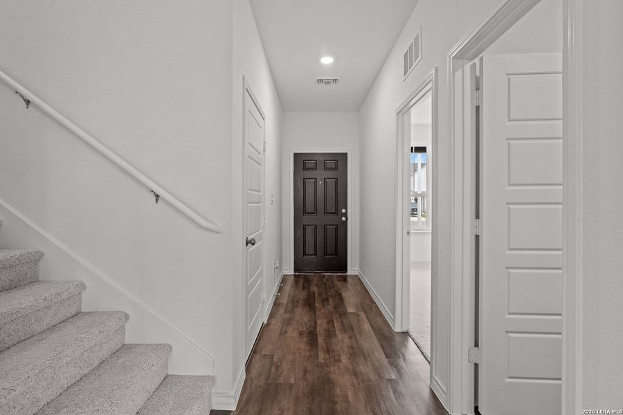 Spacious, unfurnished interior of a new home in Vista Real, Converse (Image 33).