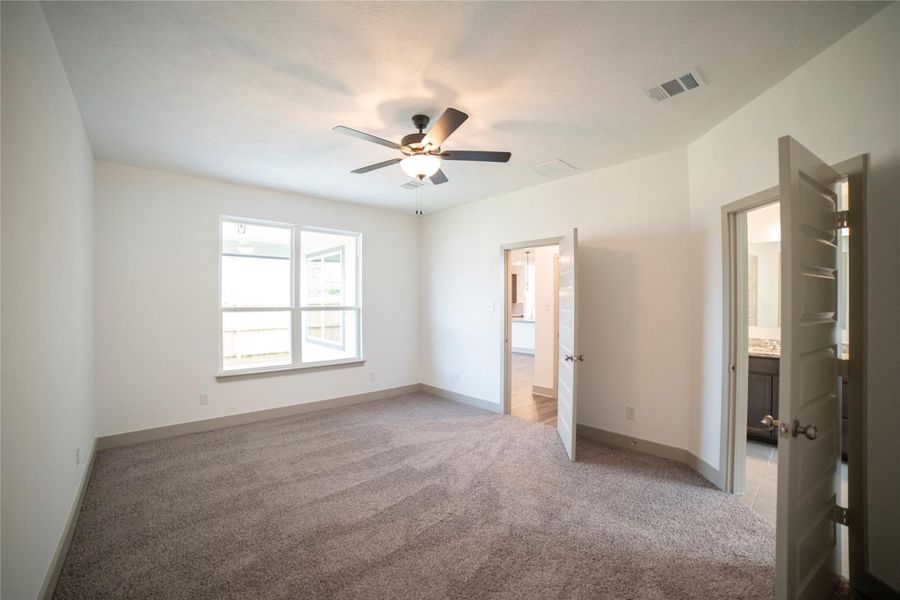 Spacious, unfurnished interior of a new home in , Brenham (Image 17).