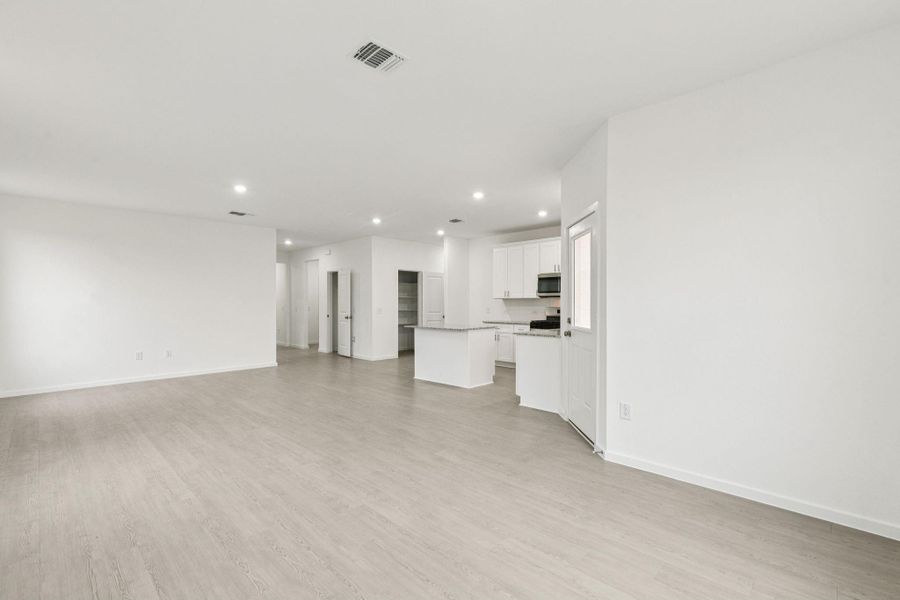 Spacious, unfurnished interior of a new home in Windcress, Cove (Image 18).