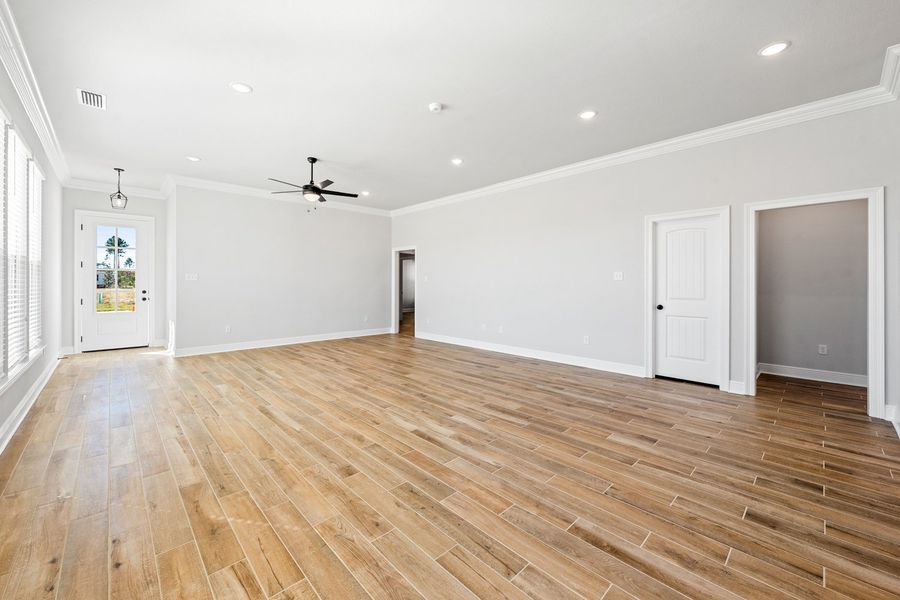 Spacious, unfurnished interior of a new home in Natureview, Freeport (Image 10).