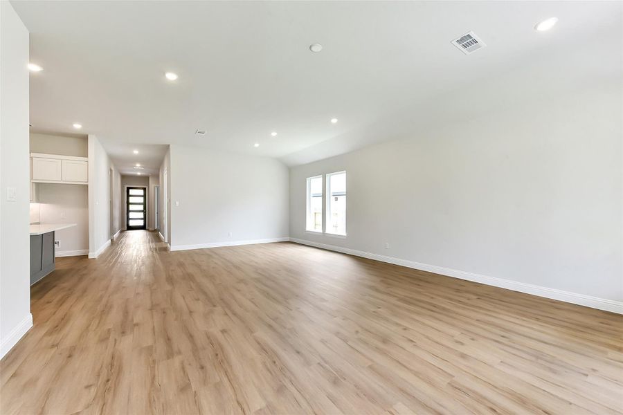 Spacious, unfurnished interior of a new home in Evergreen 50', Conroe (Image 16).