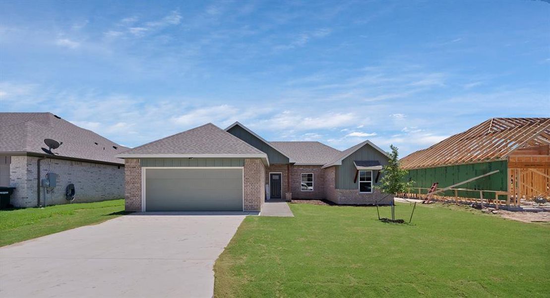 Move-in ready with full sprinkler system Move-in ready with full sprinkler system