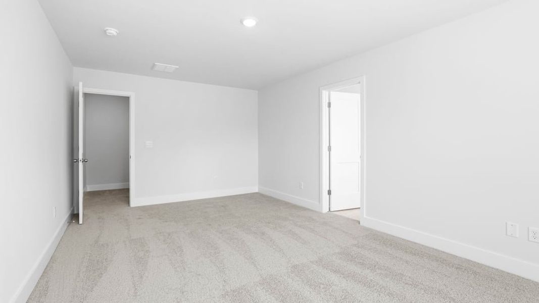 Spacious, unfurnished interior of a new home in Hidden Hills, Spartanburg (Image 29).
