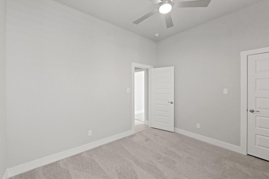 Spacious, unfurnished interior of a new home in Briarwood Crossing, Rosenberg (Image 9).