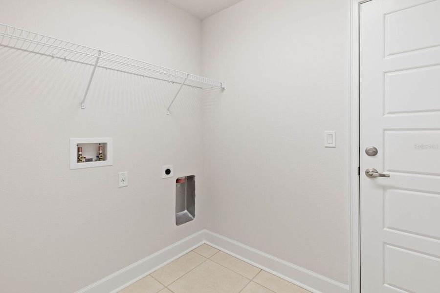 Representative unfurnished interior of a home built from the 1755 by Adams Homes in Okeechobee, Okeechobee (Image 25).