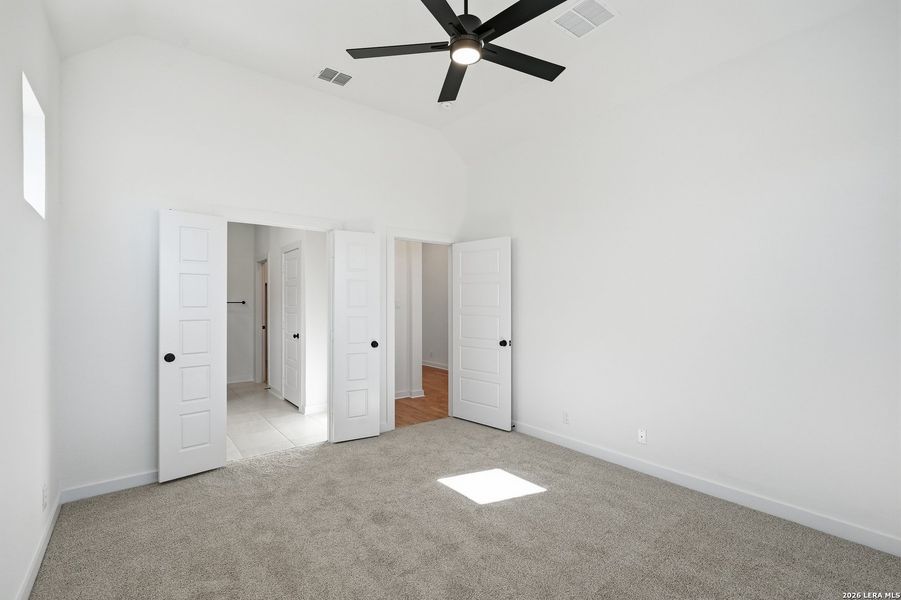 Spacious, unfurnished interior of a new home in The Crossvine, Schertz (Image 16).