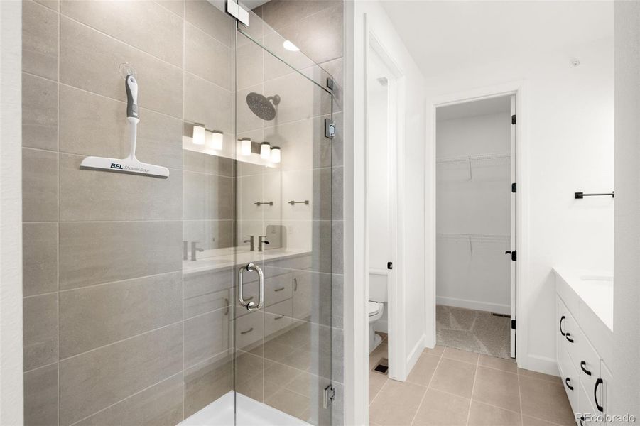 Spacious, unfurnished interior of a new home in Deer Creek, Littleton (Image 32).