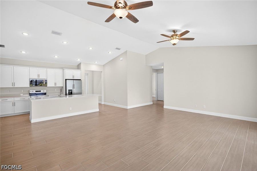 Spacious, unfurnished interior of a new home in Cape Coral, Cape Coral (Image 30).