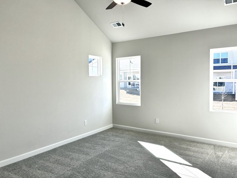 Spacious, unfurnished interior of a new home in Miller Park, Greenville (Image 16).