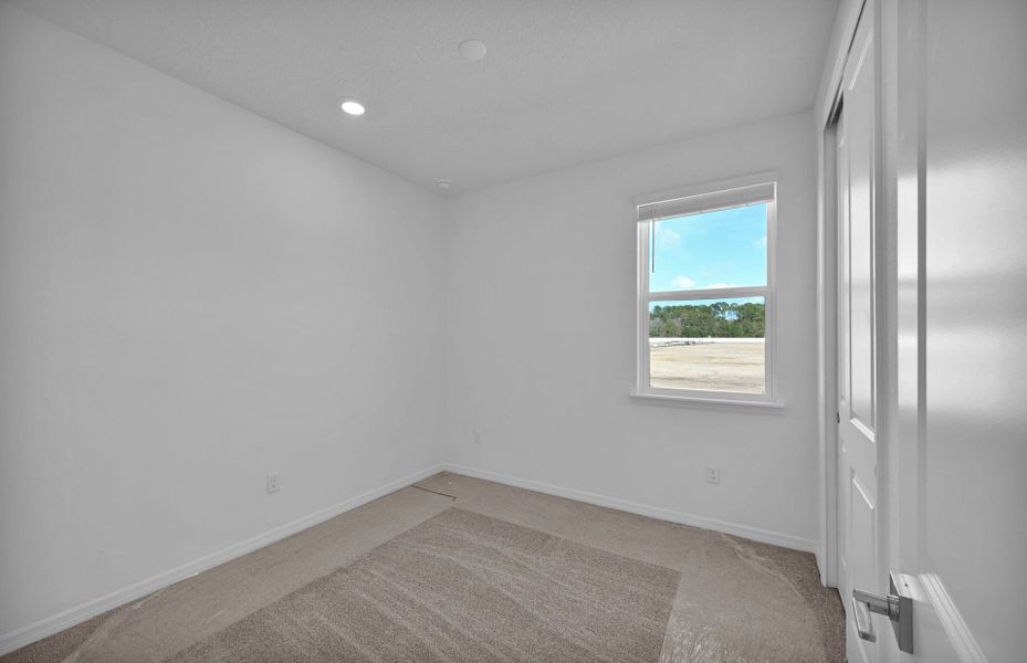 Spacious, unfurnished interior of a new home in Murray Farms, Middleburg (Image 14).