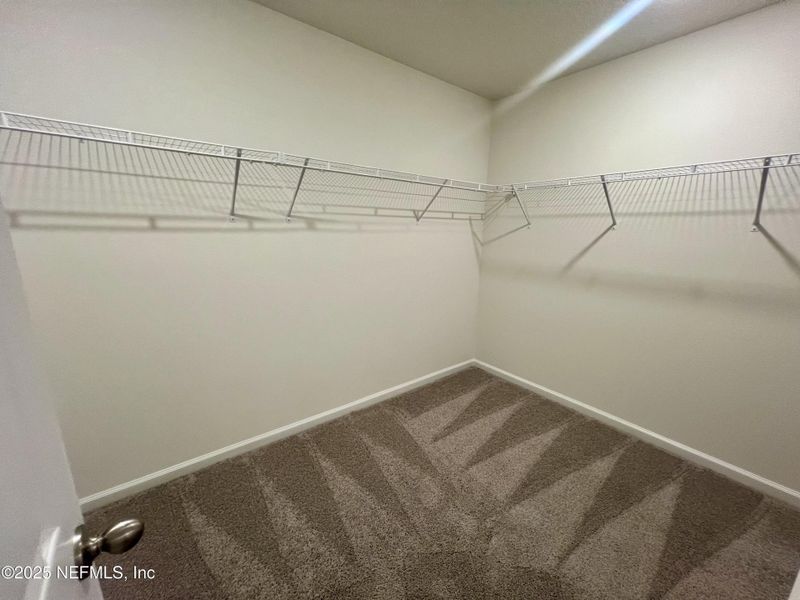 Spacious, unfurnished interior of a new home in , Green Cove Springs (Image 9).