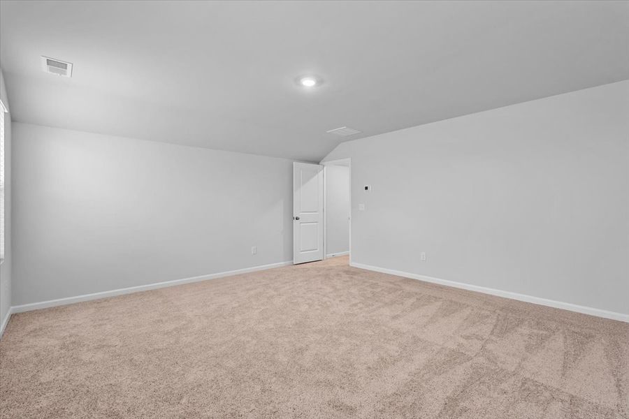 Spacious, unfurnished interior of a new home in Fieldstone, Lexington (Image 30).