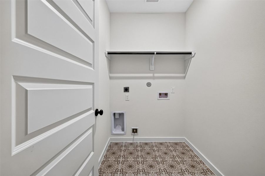 Spacious, unfurnished interior of a new home in Foxtail Palms, Manvel (Image 30).
